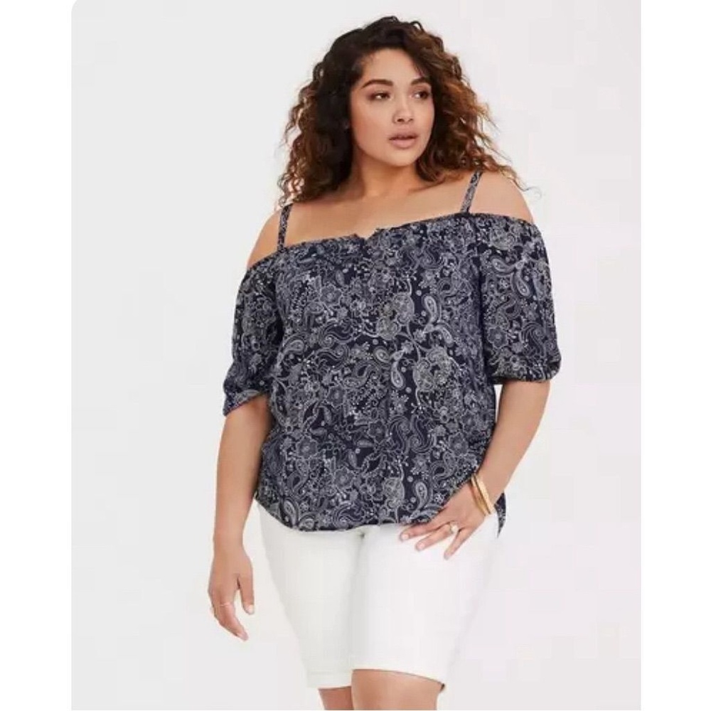Torrid 2 Plus Size Blue Paisley Cold‎ Shoulder Top 2x 18-20